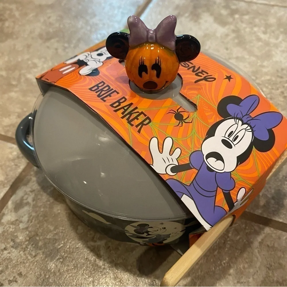 Disney Minnie Mouse Brie Maker NEW Ceramic Halloween Witch Pumpkin Handle